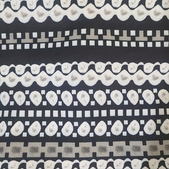 Travel Passions - Black and White Color Block Printed Dress - Picture 8 of 8